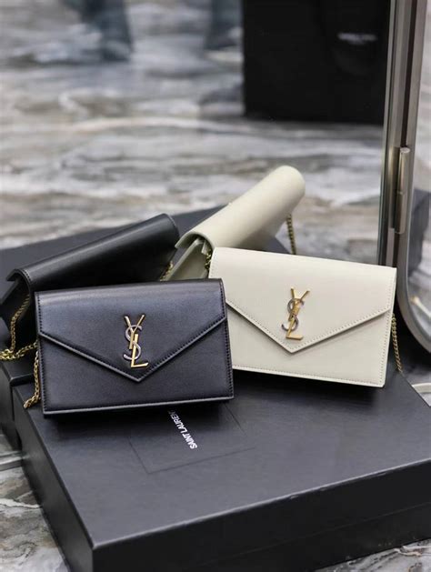 ysl 信封|圣罗兰CASSANDRE尼龙迷你信封包.